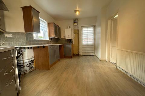 3 bedroom terraced house to rent, Dagenham RM8