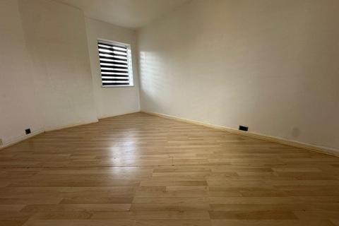 3 bedroom terraced house to rent, Dagenham RM8