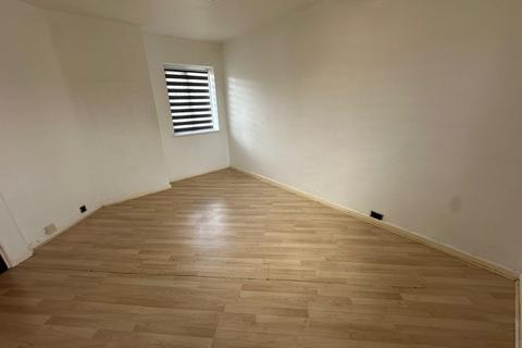 3 bedroom terraced house to rent, Dagenham RM8