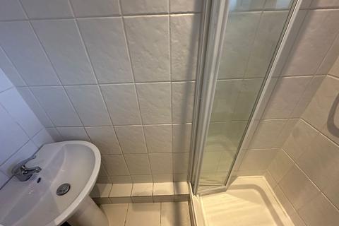 3 bedroom terraced house to rent, Dagenham RM8