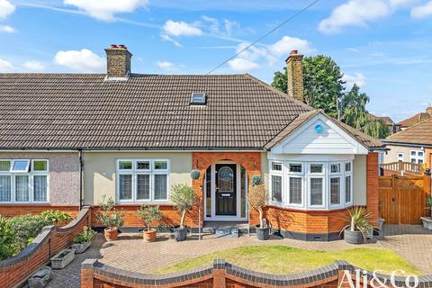 4 bedroom bungalow for sale, Waverley Gardens, Grays