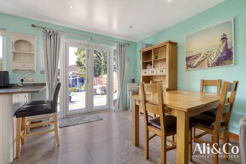 4 bedroom bungalow for sale, Waverley Gardens, Grays
