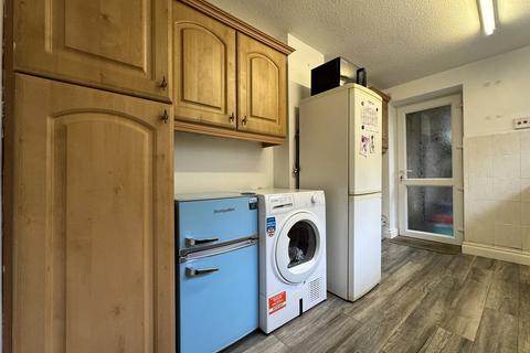 7 Heol Y Doll, Machynlleth, SY20 8BQ