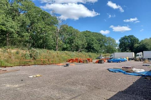 Land to rent, Green Ln Smallfield RH6 9TE