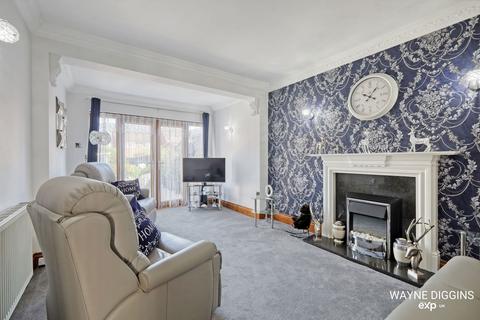 3 bedroom semi-detached bungalow for sale, Highfield Gardens, Grays RM16