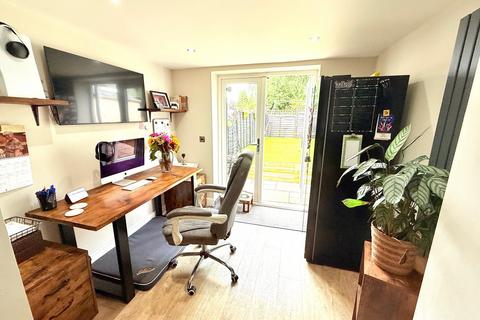 3 bedroom semi-detached house for sale, Poplar Grove, Shipley BD18