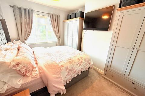 3 bedroom semi-detached house for sale, Poplar Grove, Shipley BD18