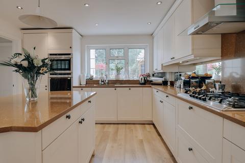3 bedroom detached house for sale, Haydon Road, Watford, WD19