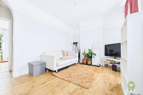 2 bedroom end of terrace house for sale, LISTED BOXING DAY 2025! Very Close to High Speed Rail to London & Medway Hospital.