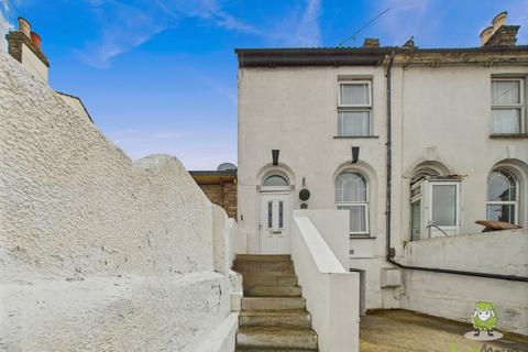 2 bedroom end of terrace house for sale, LISTED BOXING DAY 2025! Very Close to High Speed Rail to London & Medway Hospital.
