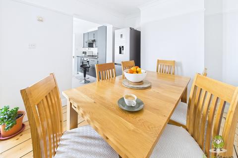 2 bedroom end of terrace house for sale, Very Close to High Speed Rail to London & Medway Hospital.