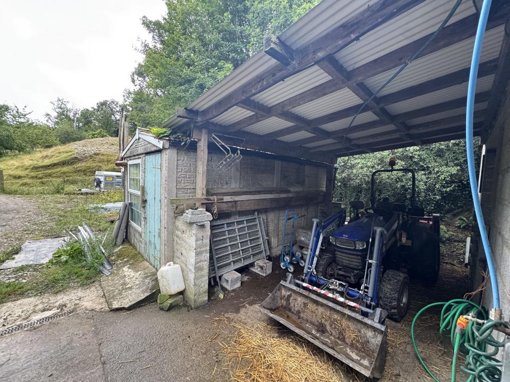 Rear Lean-To
