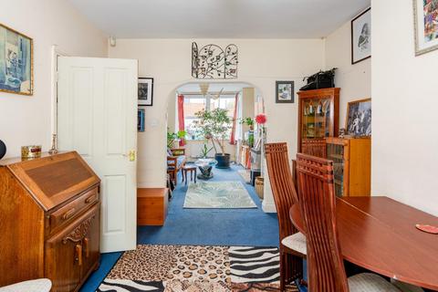 6 bedroom terraced house for sale