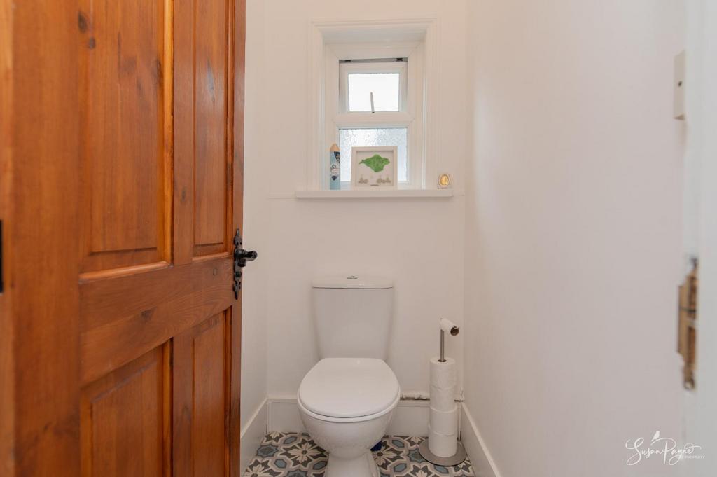 First Floor Cloakroom