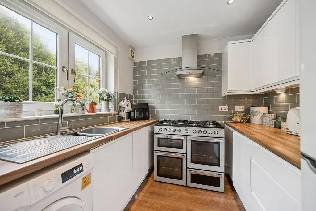 Kitchen / Dining Area