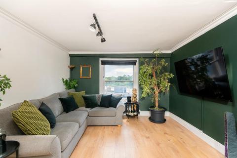 4 bedroom flat for sale