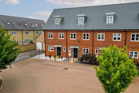 3 bedroom terraced house for sale, Ashmead Street, Aylesbury HP18
