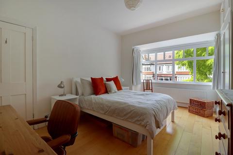 83 Hare Lane, Claygate, Esher, KT10 0QX
