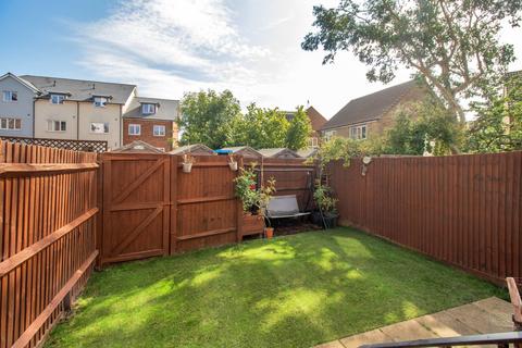 3 Tekram Close, Edenbridge, TN8 5RN
