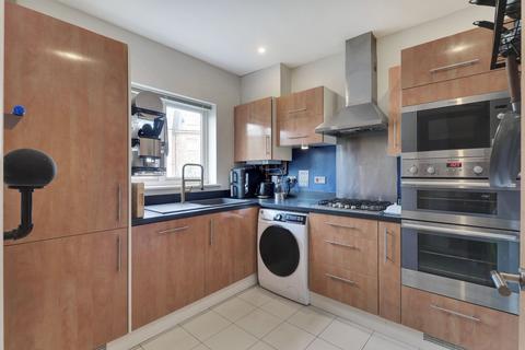 3 Tekram Close, Edenbridge, TN8 5RN