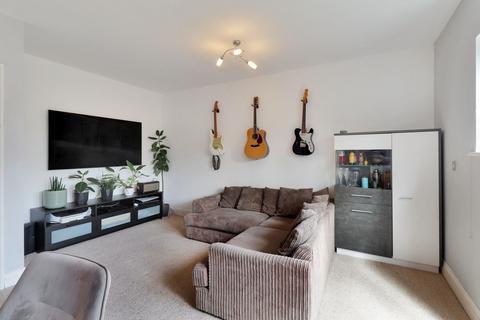 3 Tekram Close, Edenbridge, TN8 5RN