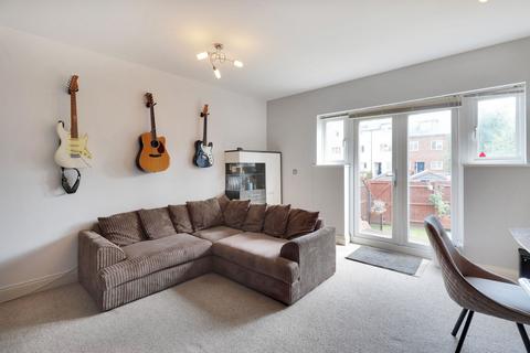 3 Tekram Close, Edenbridge, TN8 5RN
