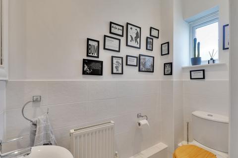 3 Tekram Close, Edenbridge, TN8 5RN