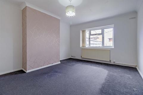 3 bedroom semi-detached house for sale, Elmwood Avenue, Doncaster DN6