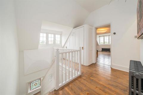 3 bedroom flat for sale, Westcombe Park Road, London SE3