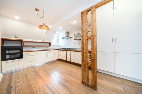 3 bedroom flat for sale, Westcombe Park Road, London SE3