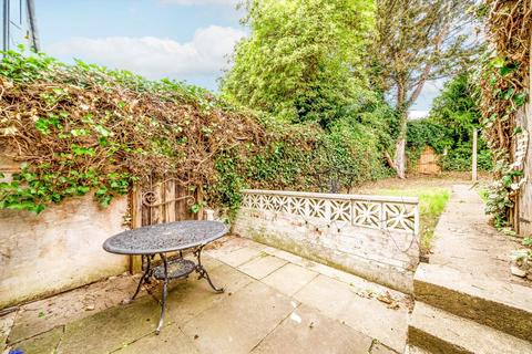 52 Almond Grove, Brentford, TW8 8NL