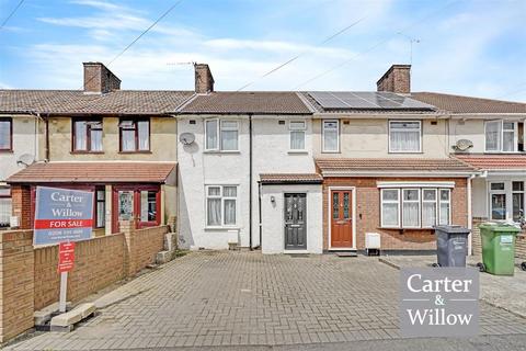 3 bedroom terraced house for sale, Davington Road, Essex