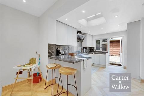 3 bedroom terraced house for sale, Davington Road, Essex