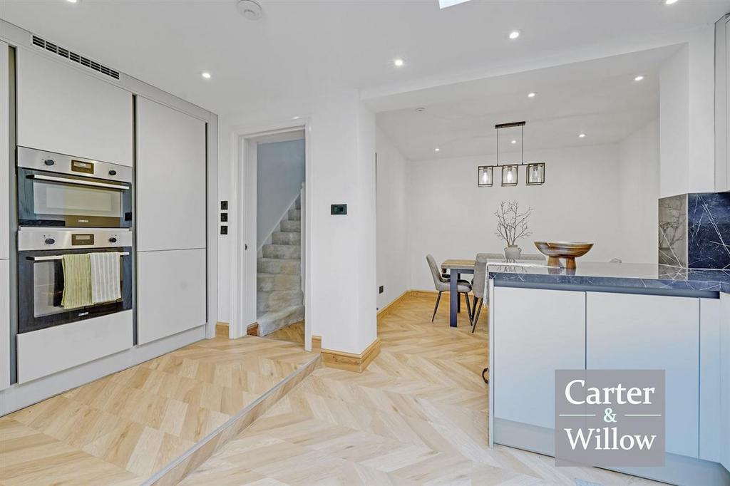 Kitchen / dining