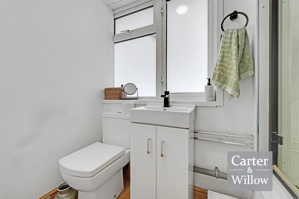 En suite shower