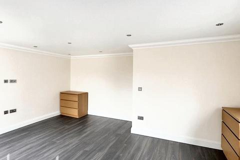 3 bedroom maisonette for sale, Gledwood Avenue, Hayes