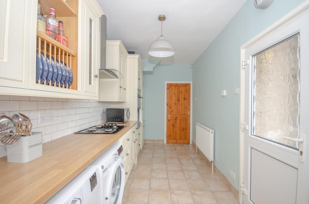 Kitchen pic 2.jpg