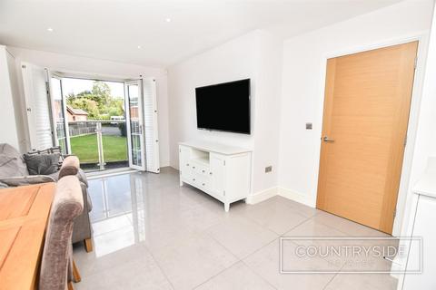 2 bedroom flat for sale, High Road, Benfleet