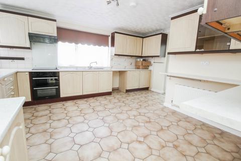 3 bedroom detached house to rent, Weyhill Road, Hampshire SP10