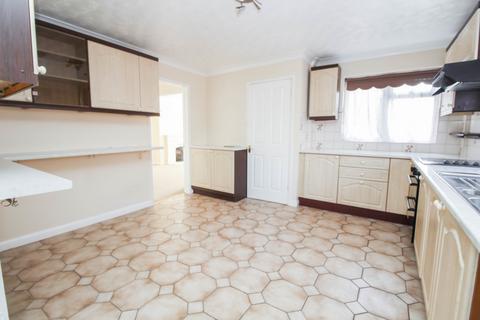3 bedroom detached house to rent, Weyhill Road, Hampshire SP10