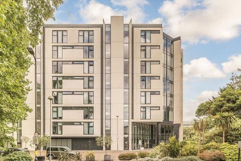 Colonial Drive, London W4