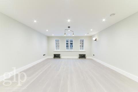Studio to rent, Beak Street, London, Greater London, Soho,  W1F
