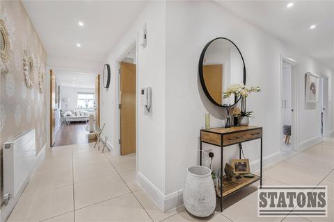 3 bedroom apartment for sale, Slades Hill, Enfield, EN2