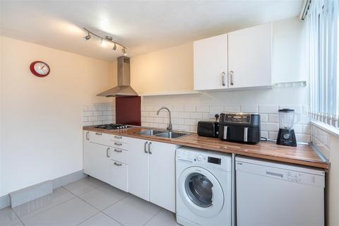 12 Nursery Close, Leeds, LS17 7EB