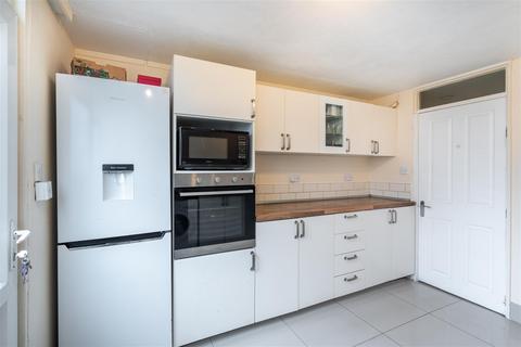 12 Nursery Close, Leeds, LS17 7EB