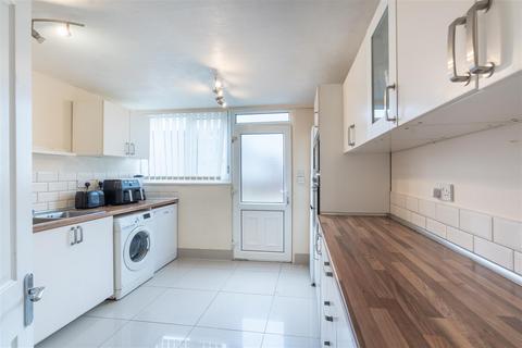12 Nursery Close, Leeds, LS17 7EB