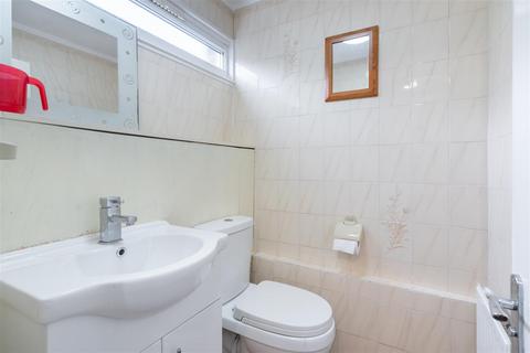 12 Nursery Close, Leeds, LS17 7EB