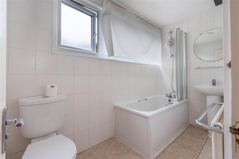 12 Nursery Close, Leeds, LS17 7EB