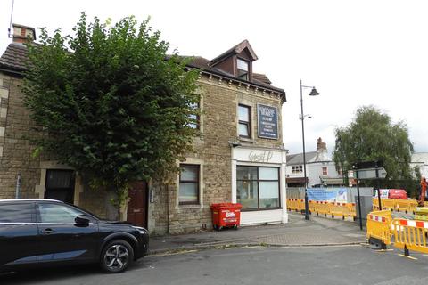 Studio to rent, Devizes Road, Swindon SN1