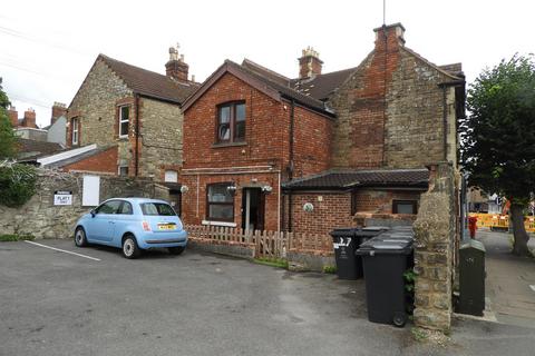 Studio to rent, Devizes Road, Swindon SN1
